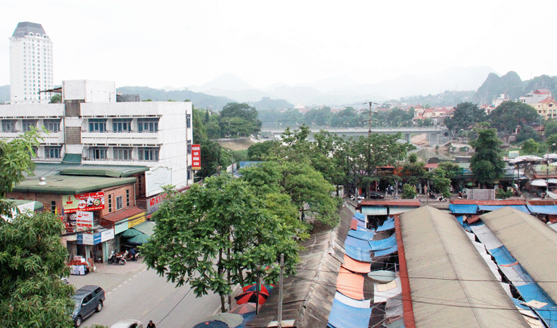 Thành phố Lạng Sơn nhìn từ Chợ Đông Kinh. Ảnh: M.Ð