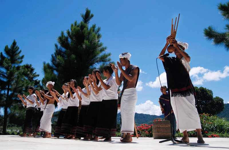 Múa truyền thống của người Chu Ru. Ảnh: P.Nhân