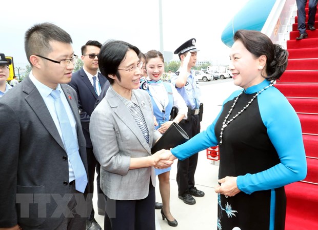 Chủ tịch Quốc hội tới Giang Tô, bắt đầu thăm chính thức Trung Quốc