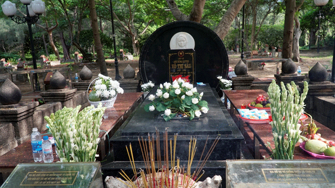 Mộ anh hùng liệt sĩ Võ Thị Sáu tại khu B nghĩa trang Hàng Dương