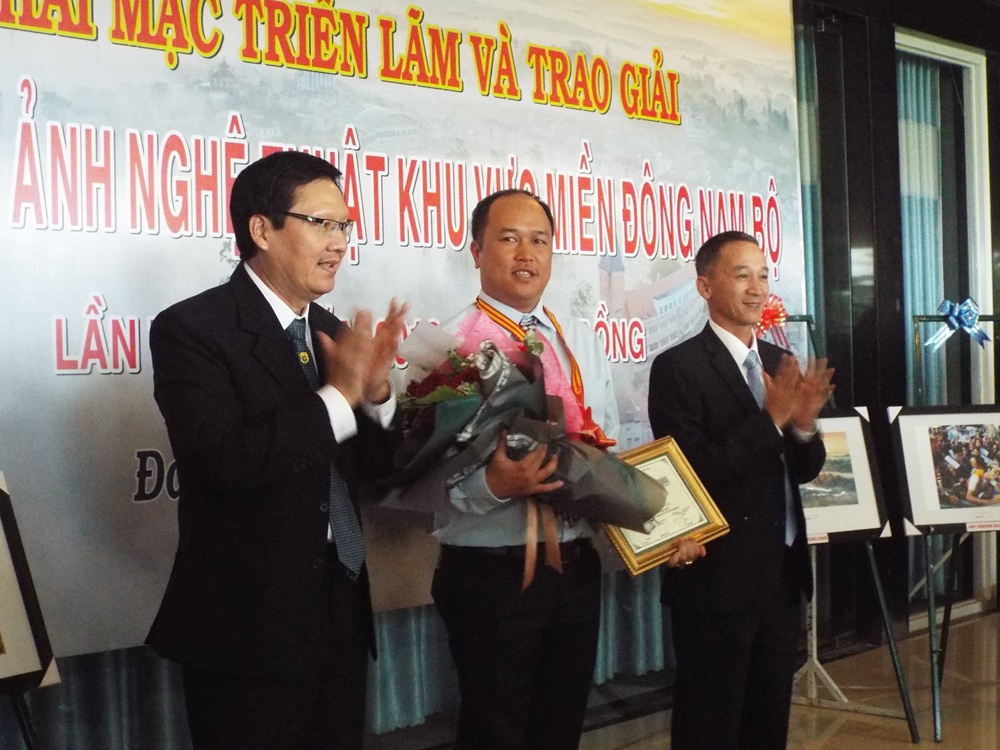 Trao HCV cho NSNA Trần Quang Anh (Lâm Đồng) với tác phẩm Lãng đãng sương giăng