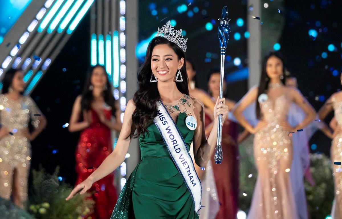 Lương Thùy Linh đăng quang Miss World Việt Nam nhờ ứng xử tự tin