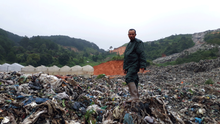 Nhiều diện tích cây trồng ở Đà Lạt bị rác thải vùi lấp