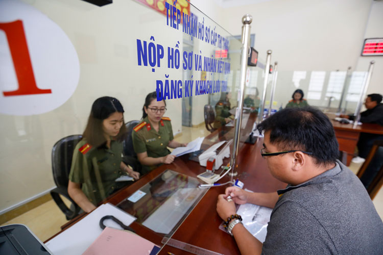 Công an Lâm Đồng triển khai thủ tục cấp đổi hộ chiếu qua mạng Internet