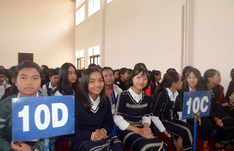 Niềm vui của học sinh khối 10 khi được học tại Trường PT DTNT THPT tỉnh Lâm Đồng