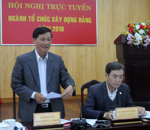 Phó Bí thư Thường trực Tỉnh ủy Lâm Đồng Trần Đức Quận phát biểu, đóng góp ý kiến tại Hội nghị. 