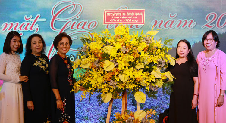 Hội LHPNVN tỉnh Lâm Đồng chúc mừng buổi gặp mặt, giao lưu của CLB Nữ doanh nhân Việt Nam tham dự Hội nghị Thượng đỉnh Phụ nữ toàn cầu