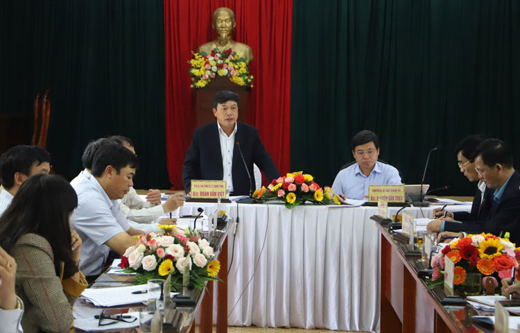 Đồng chí Đoàn Văn Việt - Chủ tịch UBND tỉnh phát biểu chỉ đạo tại hội nghị