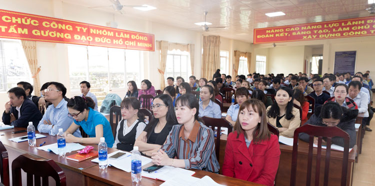Công ty Nhôm Lâm Đồng quan tâm bồi dưỡng kiến thức cho cán bộ, đảng viên