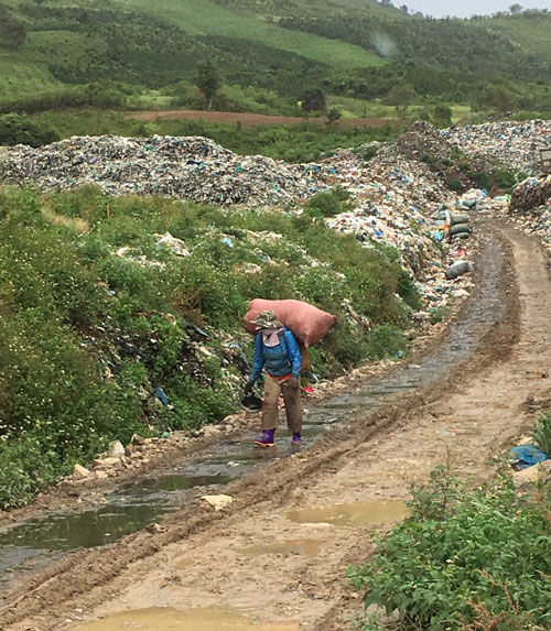 Bãi rác P’ré - Phú Hội, Đức Trọng đang gây ô nhiễm môi trường nghiêm trọng nhưng vẫn chưa được xử lý triệt để