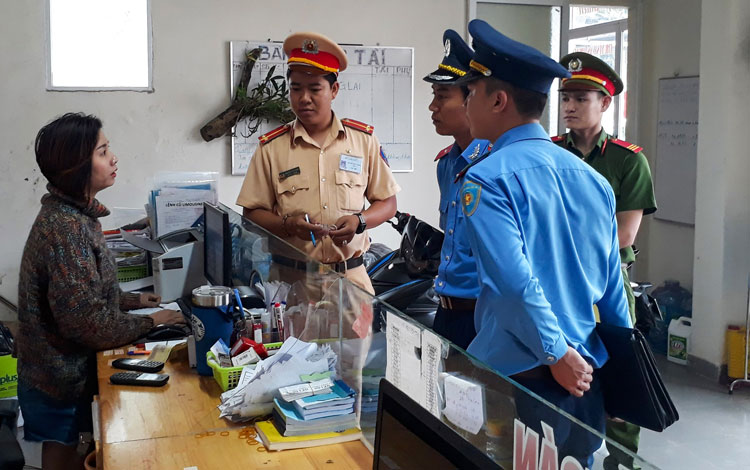  Đoàn kiểm tra liên ngành làm việc với một doanh nghiệp kinh doanh vận tải hành khách trên địa bàn TP Đà Lạt ngày 23/9