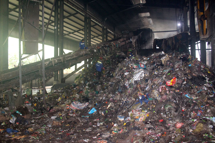 Nhà máy xử lý rác của Công ty Cổ phần Môi trường xanh Friendly tại Thôn 2, xã Đại Lào, thành phố Bảo Lộc đã bị xử phạt 20 triệu đồng về vi phạm môi trường
