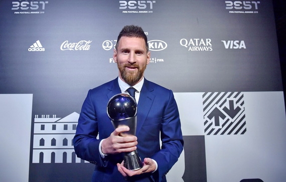 Messi trên bục nhận giải The Best của FIFA