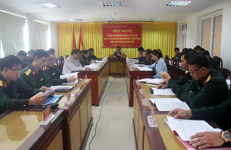Các đại biểu tham dự trực tuyến “Hội nghị tổng kết thực hiện Quyết định 49 của Thủ tướng Chính phủ về một số chế độ, chính sách đối với dân công hỏa tuyến” tại đầu cầu Lâm Đồng