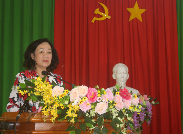 Trưởng Ban Dân vận Trung ương Trương Thị Mai tiếp xúc cử tri xã Hòa Trung, huyện Di Linh