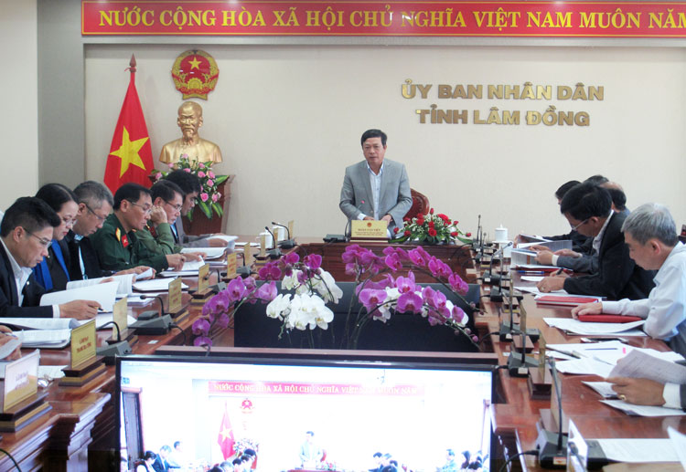 Chủ tịch UBND tỉnh Đoàn Văn Việt chủ trì hội nghị 
