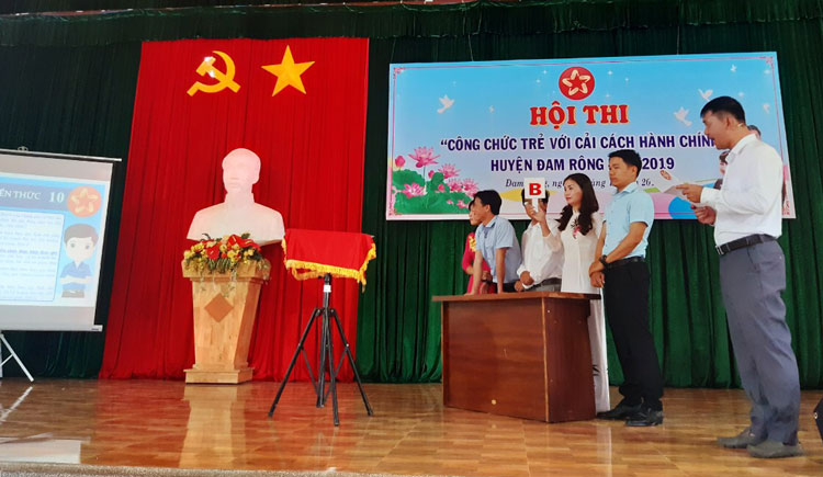 Cán bộ công chức viên chức ở huyện Đam Rông sôi nổi tham gia hội thi 