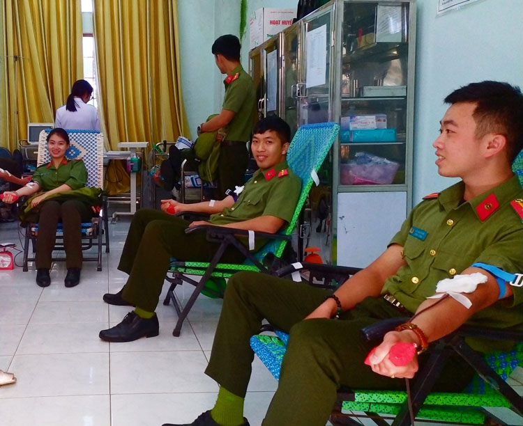 160 cán bộ, chiến sĩ công an tham gia hiến máu tình nguyện