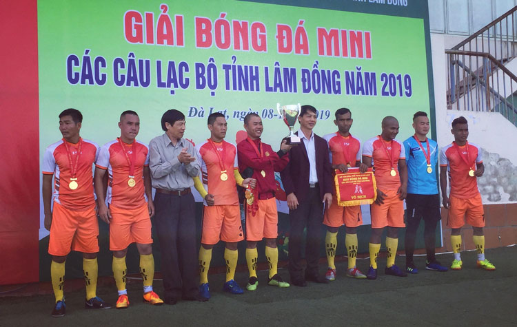 Đội Doanh nghiệp tư nhân Hà vô địch giải Bóng đá mini các Câu lạc bộ tỉnh Lâm Đồng 2019