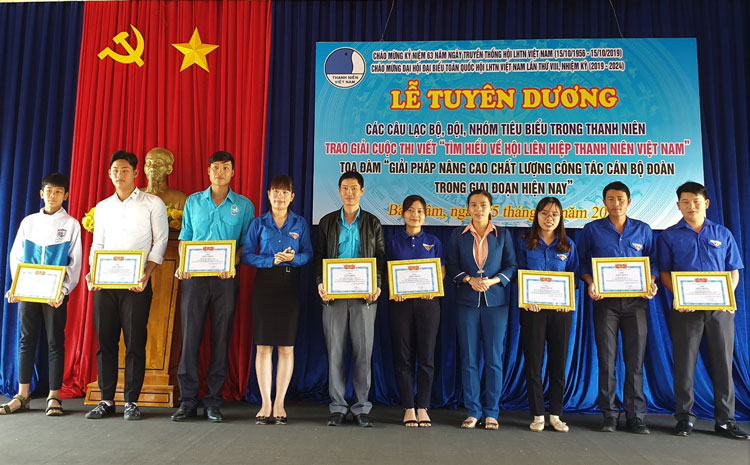 Hội LHTN huyện Bảo Lâm khen thưởng các tập thể, cá nhân đạt thành tích xuất sắc tại Cuộc thi viết về Ngày truyền thống Hội LHTN Việt Nam năm 2019