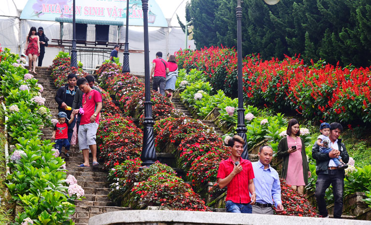 Gần 6 triệu lượt khách đến Lâm Đồng trong 10 tháng đầu năm
