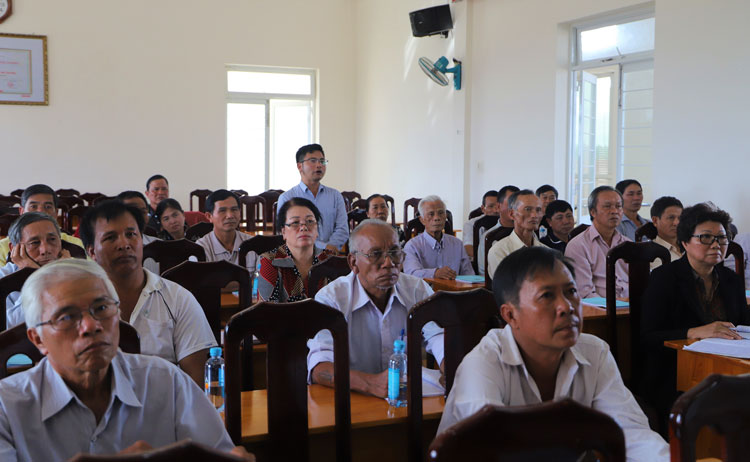 Người dân nông thôn TP Bảo Lộc tham gia Hội nghị PBGDPL do Sở Tư pháp và địa phương tổ chức.