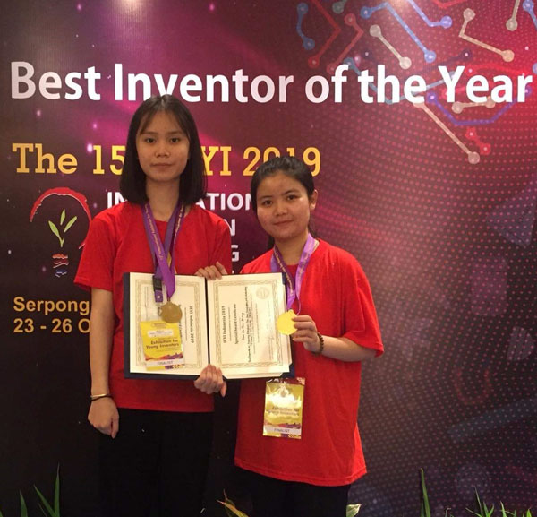 Nhóm tác giả Lê Nguyễn Hoàng Ngân và Phan Lê Thảo Phương (Trường THPT Đơn Dương - Lâm Đồng) đã xuất sắc đoạt Huy chương Vàng tại “Triển lãm quốc tế dành cho nhà sáng tạo trẻ - năm 2019”