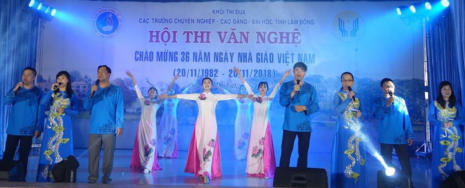 CĐCS Trường Cao đẳng Nghề Đà Lạt tham gia hội thi văn nghệ chào mừng Ngày Nhà giáo Việt Nam. Ảnh: N.Minh