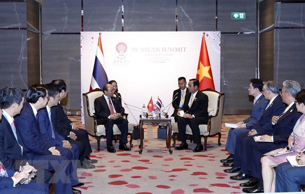 Thủ tướng Nguyễn Xuân Phúc gặp Thủ tướng Thái Lan Prayuth Chan-o-cha