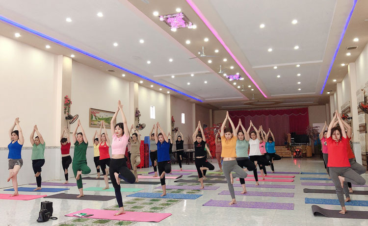 Lớp học Yoga giúp các học viên tại Đam Rông có điều kiện rèn luyện sức khỏe