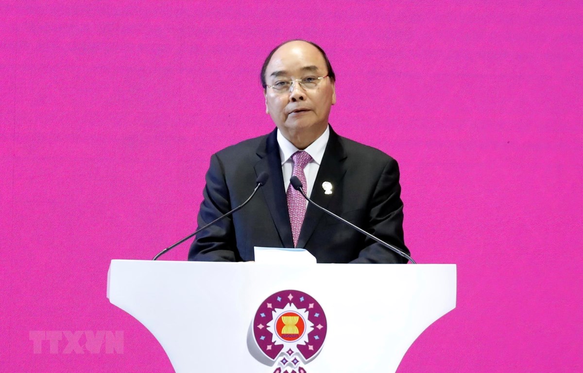   Thủ tướng Nguyễn Xuân Phúc phát biểu tại Lễ bế mạc Hội nghị Cấp cao ASEAN 35 và tiếp nhận vai trò Chủ tịch ASEAN của Việt Nam năm 2020