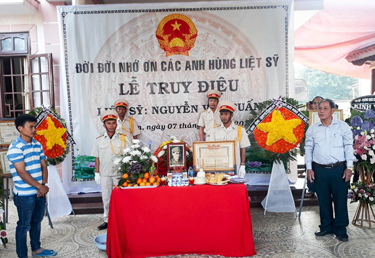 Lễ truy điệu liệt sĩ Nguyễn Văn Tuấn sáng nay