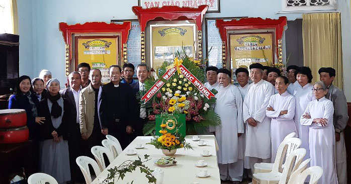 Đoàn UBMTTQ tỉnh thăm và chúc mừng Hội thánh Cao Đài nhân dịp lễ Khai Đạo