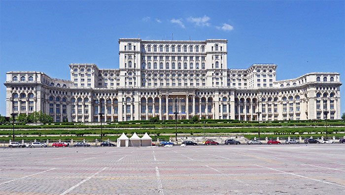 Đứng thứ 7 trong danh sách là Tòa nhà Palace of Parliament (tên cũ là Cung điện cộng sản nay có tên gọi là Tòa nhà Quốc hội của Rumani) với chi phí xây dựng 3,9 tỷ USD