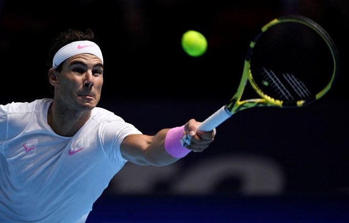 Nadal dừng bước ở ATP Finals dù thắng Tsitsipas