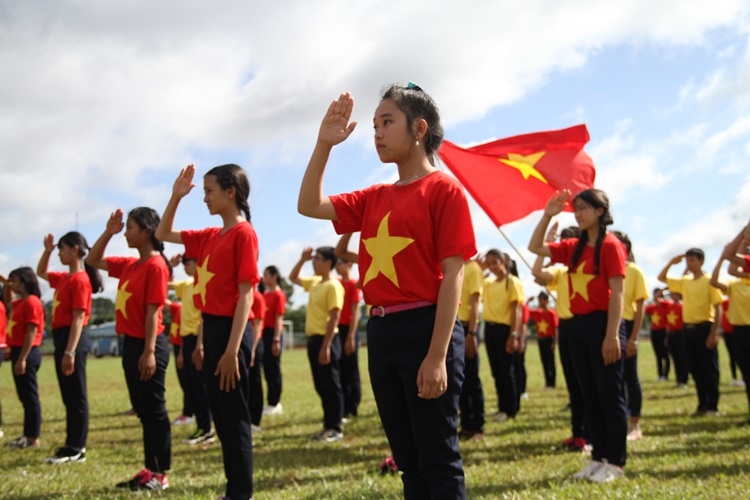 Một buổi chào cờ của học sinh Trường DTNT huyện Bảo Lâm. Ảnh: Đông Anh