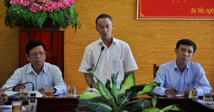 Đồng chí Trần Văn Hiệp - Phó Bí thư Tỉnh ủy phát biểu kết luận tại hội nghị