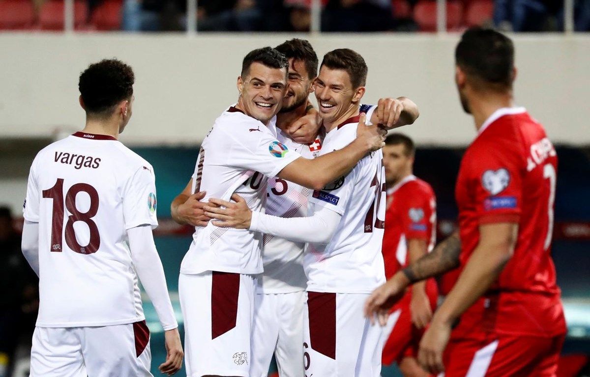 Thụy Sĩ (áo trắng) giành vé dự vòng chung kết Euro 2020