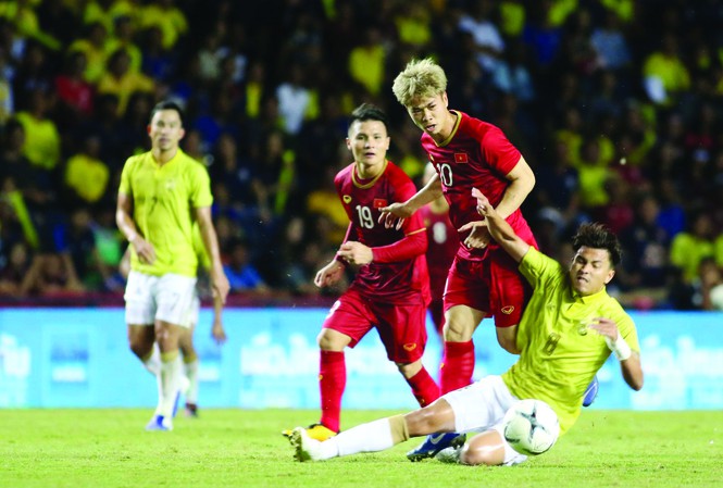 Cuộc đối đầu giữa hai đội bóng Việt Nam và Thái Lan bao giờ cũng gay cấn