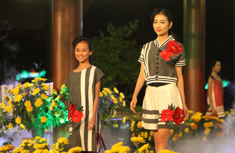Trình diễn thời trang tơ lụa tài Tuần Văn hóa Trà và Tợ lụa năm 2017 tại TP Bảo Lộc