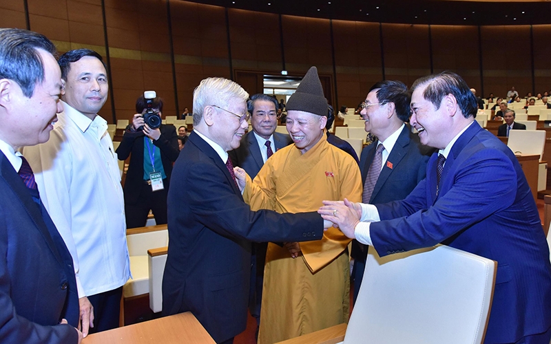 Các đại biểu Quốc hội vui mừng được đón Tổng Bí thư, Chủ tịch nước Nguyễn Phú Trọng tới tham dự phiên bế mạc
