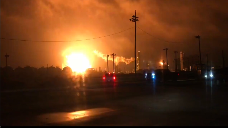 Vụ nổ ở nhà máy hóa chất xăng dầu Texas 