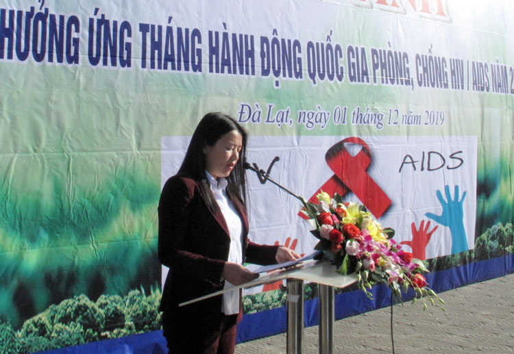 Bà Trần Thị Vũ Loan - Phó Chủ tịch UBND TP Đà Lạt phát lời kêu gọi toàn dân TP Đà Lạt tích cực hưởng ứng các hoạt động phòng chống HIV/AIDS để thành phố ổn định và phát triển