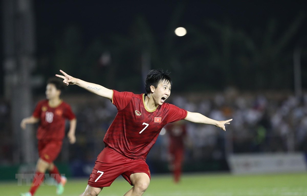 Tuyết Dung ấn định chiến thắng cho tuyển Việt Nam.