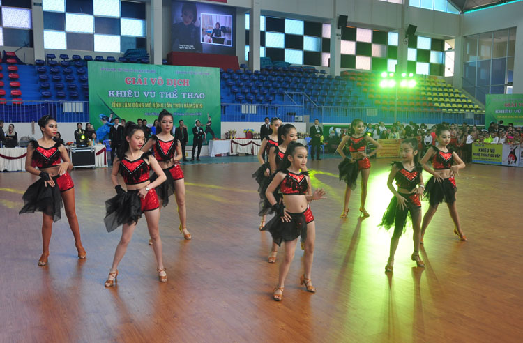 Bài biểu diễn của Trung tâm Huấn luyện Thi đấu Thể dục Thể thao Lâm Đồng