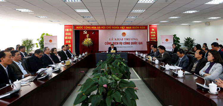 Đồng chí Đoàn Văn Việt - Chủ tịch UBND tỉnh chủ trì lễ khai trương Cổng Dịch vụ công Quốc gia tại điểm cầu Lâm Đồng