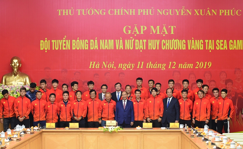Thủ tướng Nguyễn Xuân Phúc và đội tuyển bóng đá nam Việt Nam