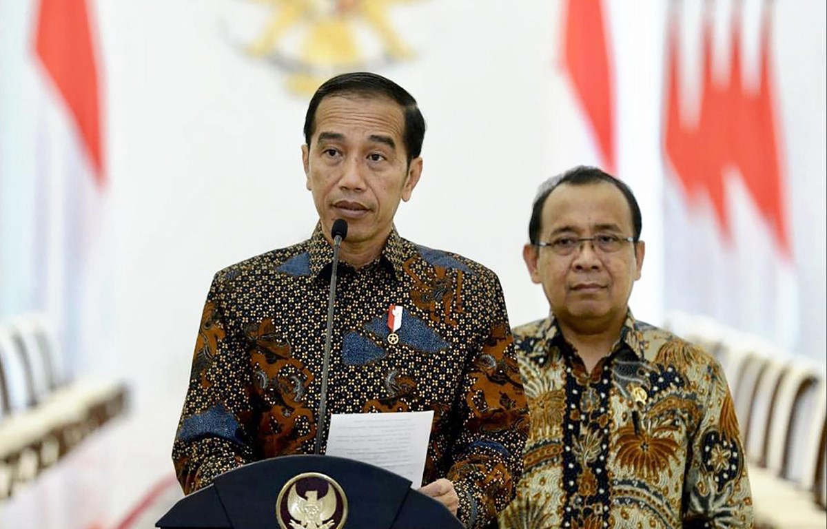 Tổng thống Indonesia Joko Widodo (trái)
