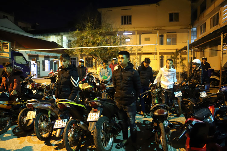 Nhóm thanh niên đua xe trái phép bị Công an Bảo Lộc tạm giữ cùng phương tiện