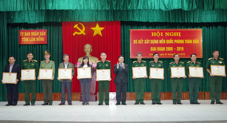 Phát huy truyền thống anh hùng, xây dựng Quân đội nhân dân Việt Nam vững mạnh